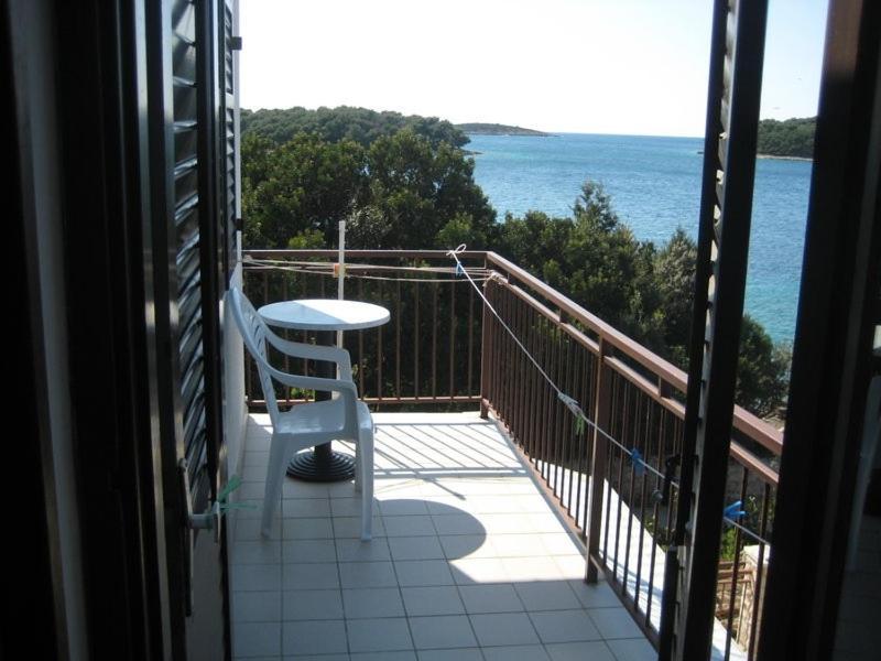 Apartments By The Sea Maslinica, Solta - 774 Grohote Exteriör bild